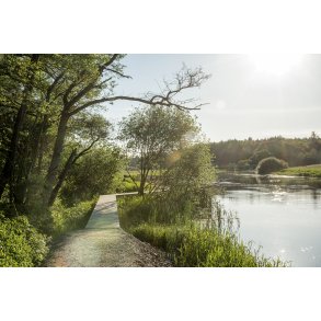 Tr�kstien ved Guden�en med Kj�llingh�j broen i baggrunden