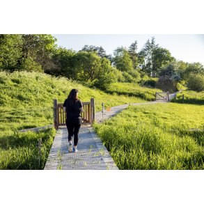 Tr�kstien langs Guden�en t�t p� Kj�llingh�l broen