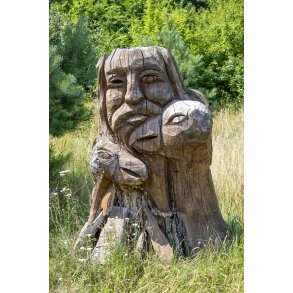 Odin og Ravnene udfrt af kunstner Susanne Ahrenkiel ved Karpenhj Naturcenter p Mols