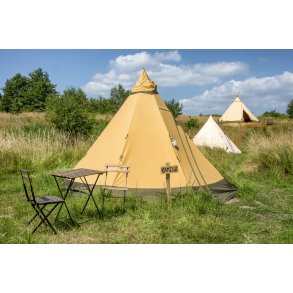 Tipi'er ved Karpenhj Naturcenter p Mols