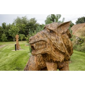 I landsbyen Vejerslev ved Kongensbro og Guden�en, har lokale opbygget den mytologisk park 