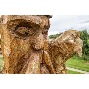 I landsbyen Vejerslev ved Kongensbro og Guden�en, har lokale opbygget den mytologisk park 