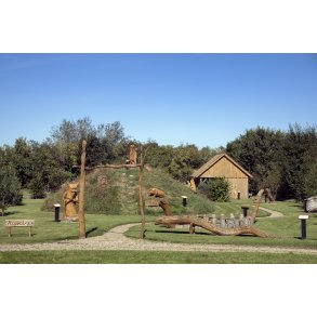 I landsbyen Vejerslev ved Kongensbro og Guden�en, har lokale opbygget den mytologisk park 