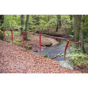 H.C. Andersens bro over Giber � i Vilhelmsborg skovene t�t p� Beder