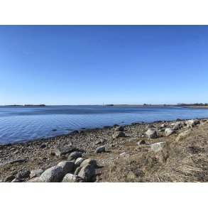 Knebel Vig med Studstupvrket i baggrunden