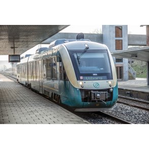 Arriva tog ankommer, til Lang� station, fra Aarhus og det skal videre mod Viborg
