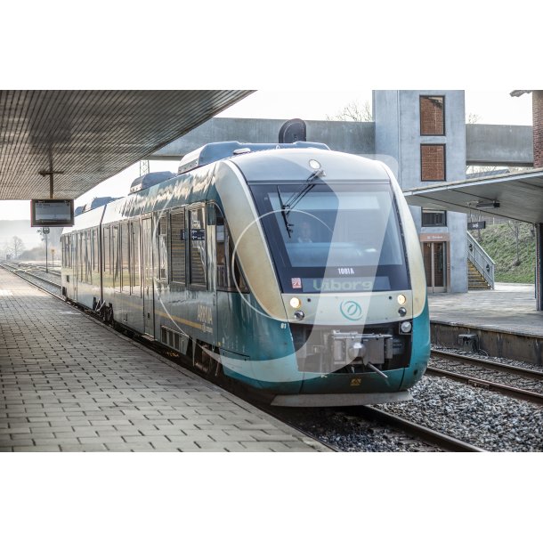 Arriva tog ankommer, til Lang station, fra Aarhus og det skal videre mod Viborg