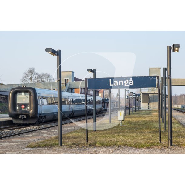 IC 3 tog forlader Lang station i retning mod Aarhus