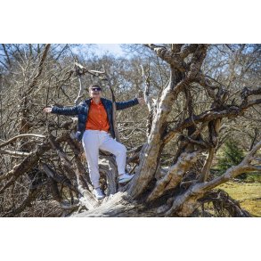 Zina Jensen Maar nyder en for�rsdag i Lang� Egeskov ved Guden�en