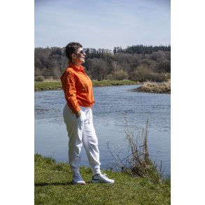 Zina Jensen Maar nyder en for�rsdag ved Guden�en i Lang� Egeskov