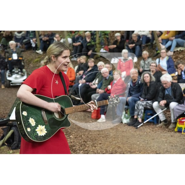 Anastasia Steffensen spiller ved "Giber  Kulturdages" koncert ved Giber 