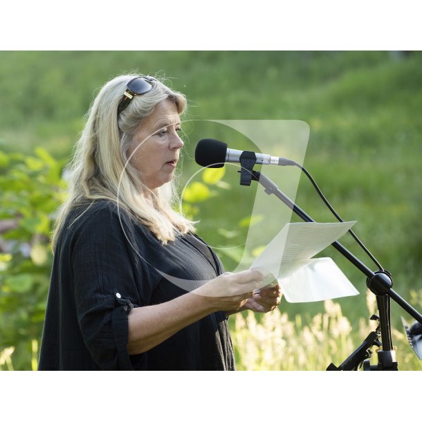 Bltaler Astrid Elbek ved "Giber  Kulturdages" sct. Hans koncert ved Vilhelmsborg