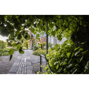 Indgang til Vissing Kirke og kirkeg�rd