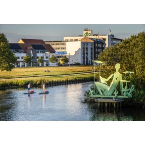 Paddlebords p� Guden�en ved Justesens Pl�ne og Pigen i Guden�en i Randers