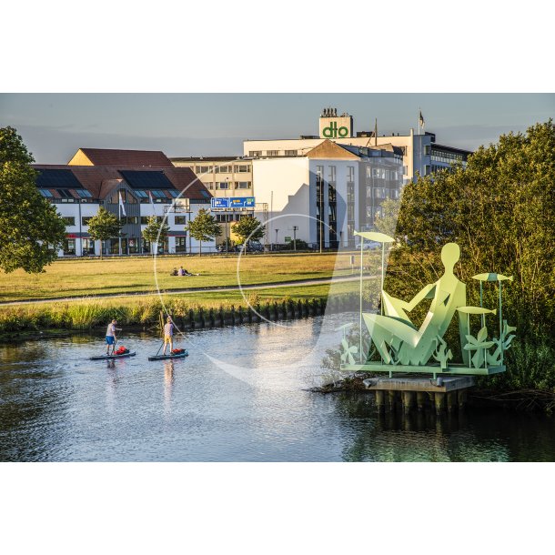 Paddlebords p Gudenen ved Justesens Plne og &#146;Pigen i Gudenen&#146; i Randers