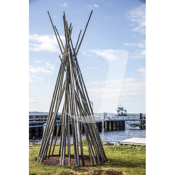 Bundgarnsple p havnen i Hvalpsund ved Limfjorden, med Sundsre-Hvalpsund frgen i baggrunden