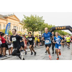 Randers City Stafet bliver l�bet fra �stervold i Randers Festuge