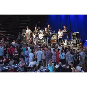 Kandis spiller ved Handicap Festival i Arena Randers