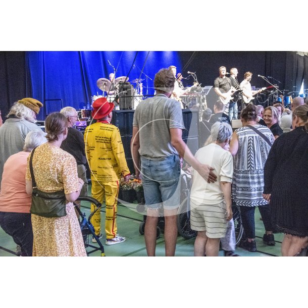 Jacob Haugaard ved Handicap Festival i Arena Randers med Kandis p scenen