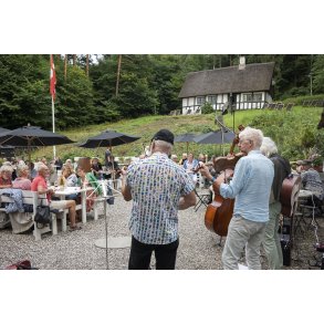 Maltekspressen spiller p� Skovm�llen ved Moesgaard