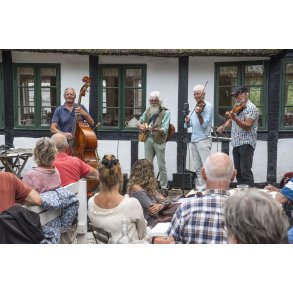 Maltekspressen spiller p� Skovm�llen ved Moesgaard