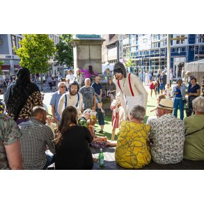 Gadeteater p� R�dhustorvet i Randers Festuge