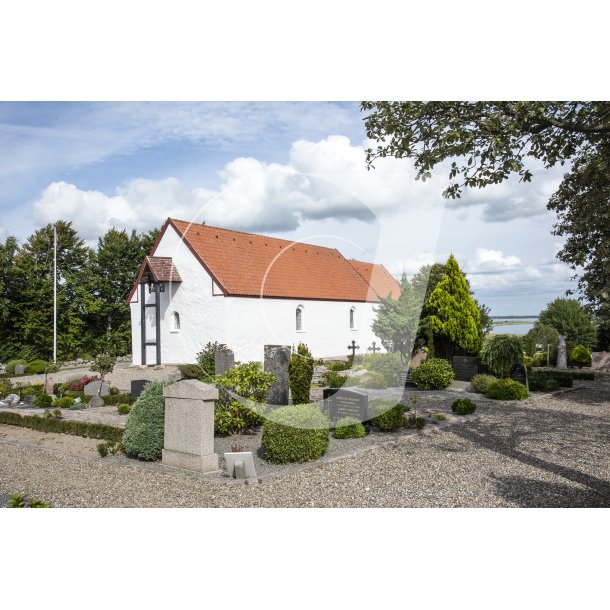 Louns Kirke med Louns Bredning i baggrunden