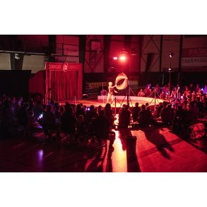 Cirkus Mascot er et rigtig familie cirkus og de lavede manege i Arena Randers