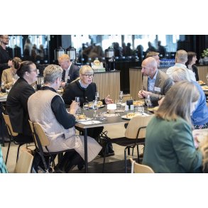 Erhvervs arrangement med foredrag af Helle Thorning-Schmidt og Jannie Lymann i Arena Randers