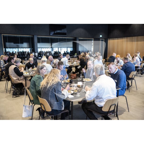 Erhvervs arrangement med foredrag af Helle Thorning-Schmidt og Jannie Lymann i Arena Randers