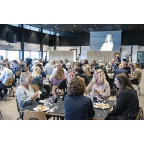 Erhvervs arrangement med foredrag af Helle Thorning-Schmidt og Jannie Lymann i Arena Randers