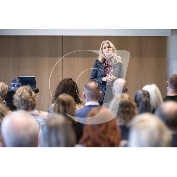 Erhvervs arrangement med foredrag af Helle Thorning-Schmidt og Jannie Lymann i Arena Randers