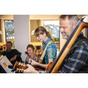 Familietrioen Skou & Rydahl spiller i Folkehuset i M�rslet til en 