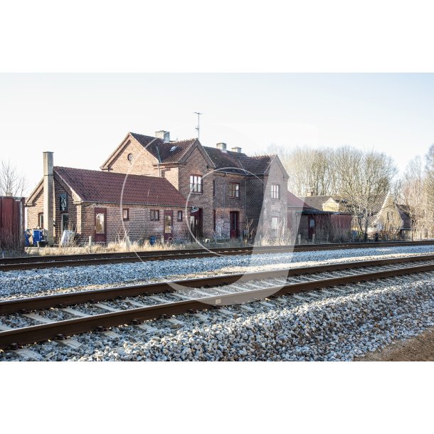 Laurbjerg station med Bsbro Kro i baggrunden