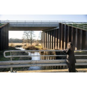 Den nye bro over Lille�en i forbindelse med  jernbanebroen mod Bidstrup ved Laurbjerg