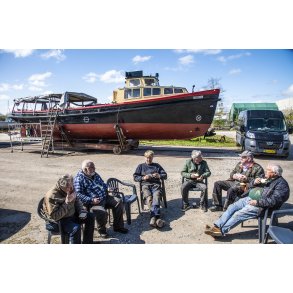 Lillebj�rn p� bedding i Randers havn. Kaffepause.