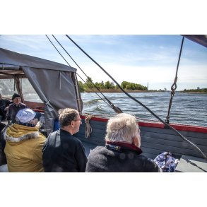 Lillebj�rn sejler op imod 100 ture om �ret p� Randers Fjord med g�ster