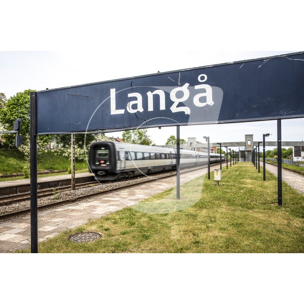 Lang station, hvor gammelt mder nyt, lige midt i naturen