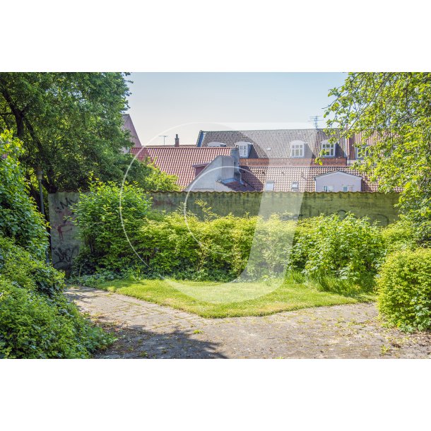 Sidesti til Fredensgade efter trappen fra Vestergade. Huse langs Vestergade i bagrunden