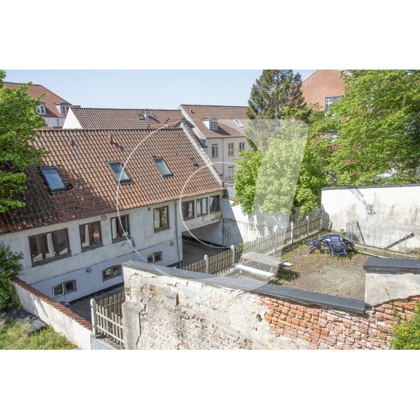 Bagside af hus med baggrd, langs Vestergade i Randers
