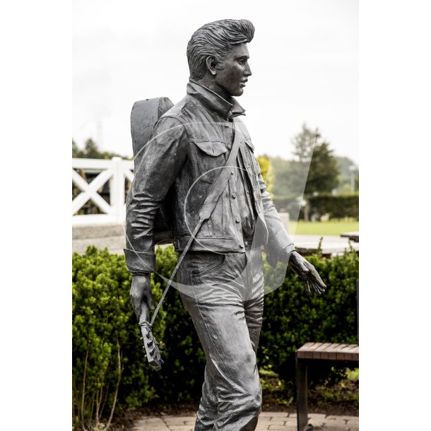Elvis Presley statue p Memphis Mansion (tidligere Graceland Randers) ved Randers