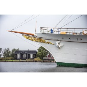 Kongeskibet Dannebrog p� vej ind i Randers Fjord