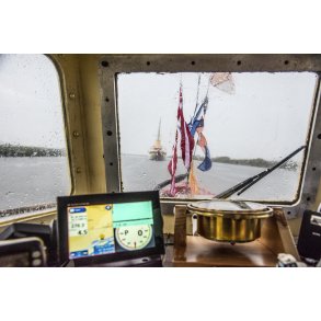 Kongeskibet Dannebro set fra i styrehuset p� Lillebj�rn i Randers Fjord