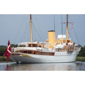 Kongeskibet Dannebro p� vej igennem Randers Fjord