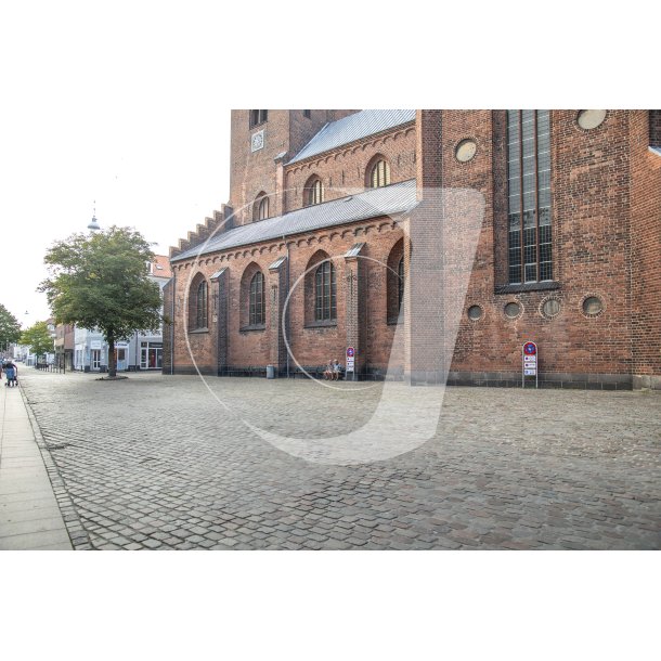 Kirketorvet og Kirkegade verd Sct. Mortens Kirke i Randers
