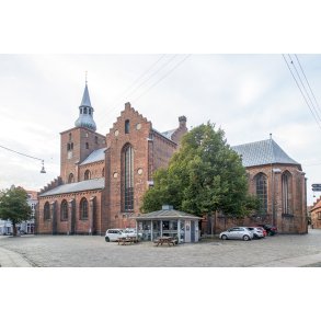 Kirketorvet og Kirkegade verd Sct. Mortens Kirke i Randers