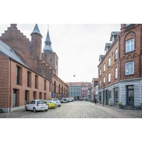 Sct. Mortens Kirke og Kirketorvet i Randers med Vester Kirkestr�de i baggrunden