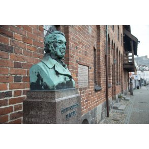 Buste af Steen Steensen Blicher ved Hellig�ndshuset i Randers