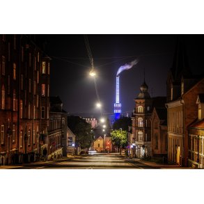 Verdos skorsten med sit lysshow, er et vartegn for Randers. Her set fra Hobrovej.