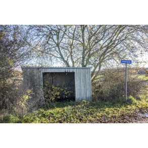 Glemt venteskur til bussen ved Volstrup, t�t p� �lum ved Randers